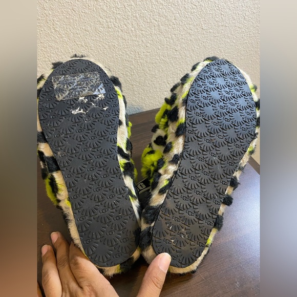 UGG Lime Green Leopard Print Fluff  Sandals slippers - Picture 4 of 4